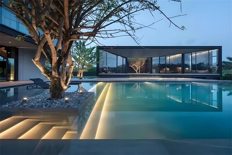 打造完美夜间泳池氛围：选择正邦光电泳池灯带